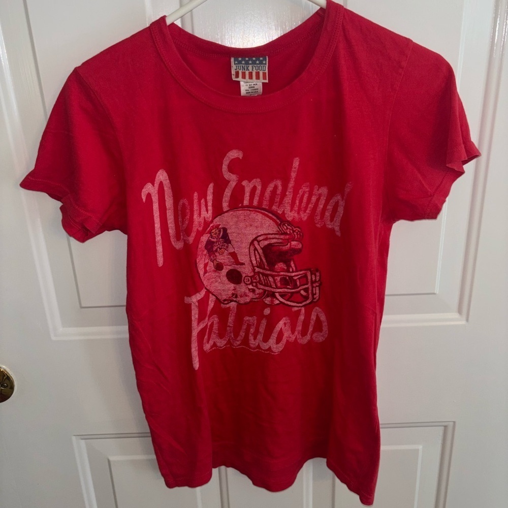 Junk Food New England Patriots Red Graphic Tee Women’s M Vintage Style USA